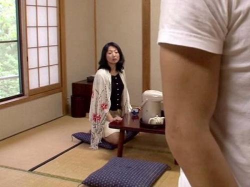 ＜野宮凛子ｘ近親相姦＞妖艶ボディの美乳熟女母が我が子の肉棒にハメられ禁断近親セックス！