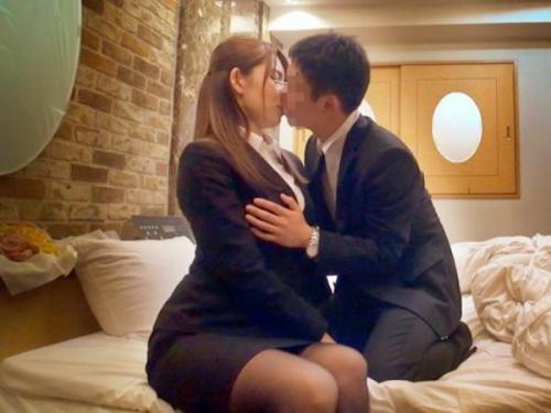 ＜モニタリング＞終電逃した美人人妻社員が後輩クンと一晩泊ってドスケベ不倫セックス！