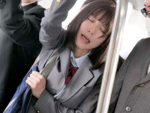 ＜小倉七海＞スタイル抜群の制服美少女が通学途中に痴漢オヤジの指テクに快楽落ちしてイかされる！