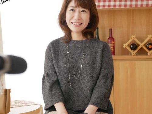 ＜白咲恭子ｘ初撮り＞頭の中はチン〇でいっぱいの淫乱熟女が刺激を求めてAV出演！