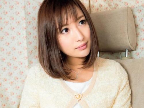 ＜人妻ナンパ＞夫のチン〇じゃ満足できない淫乱美人妻が他人棒をヤらしくしごいて不倫セックス！