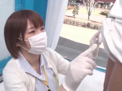 ＜マジックミラー号ｘナース＞むちむちボディのショート美人ナースが勃起チン〇を優しく介助‼