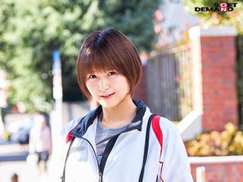 ＜マジックミラー号＞スポーツに情熱を注ぐ体育会系の美少女が、自らを欲望の対象とする男性の興奮に刺激され、情熱的に求め合う！