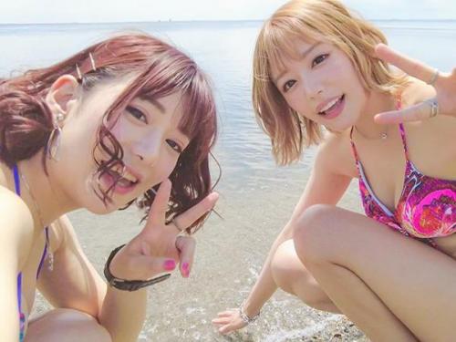 ＜浜崎真緒ｘ有村のぞみ＞性欲強めな美人お姉さんコンビが好みのチン〇を見つけて逆ナンセックス‼
