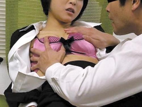 ＜泥酔レイプ＞新人歓迎パーティーで酔わされまくった美女社員が強制的に硬直ペニスを突っ込まれて絶頂に達する！