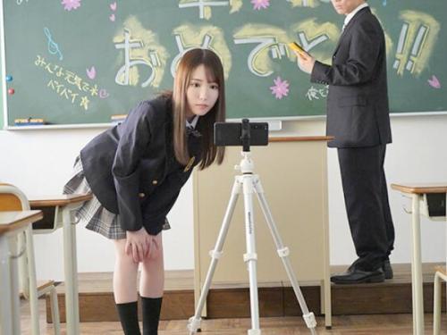 ＜香水じゅん＞普段は大人し目な制服美少女が大好きな先生の肉棒しゃぶって大胆セックス‼