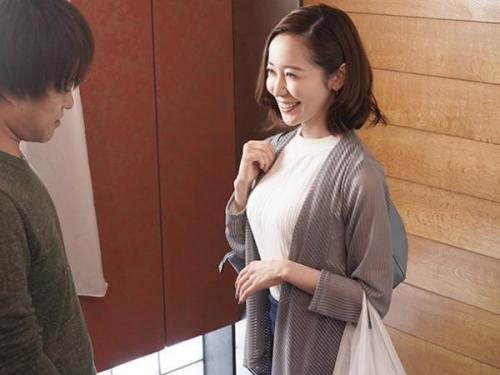 ＜篠田ゆう＞長らく夫に抱かれず性欲溜まった美熟女妻が幼馴染の肉棒で禁断不倫ファック！