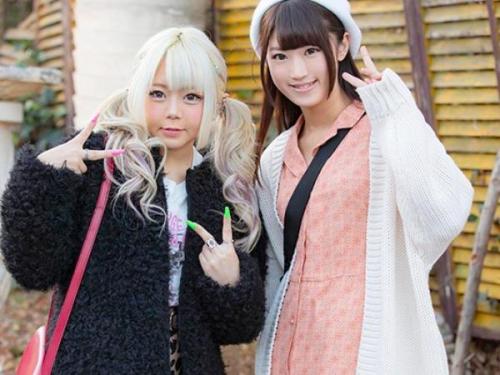 ＜マジックミラー号＞いつでもヤりたい年頃のギャル女子大生がデカマラ咥えて乱交セックス‼