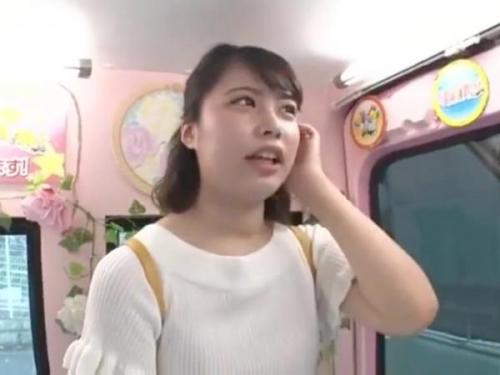 ＜マジックミラー号＞エッチ大好き女子大生が純白下着をマン汁で濡らして着衣セックス！
