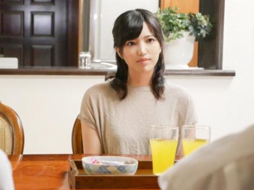 ＜根尾あかりｘ友達の母＞性欲過剰の美熟女人妻が我が子の友人チン〇を誘って肉食セックス！