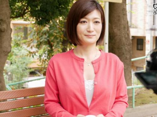 ＜三ツ瀬祐美子＞退屈な日常を変えたい美熟女人妻が意を決して初撮り大胆変態プレイ‼
