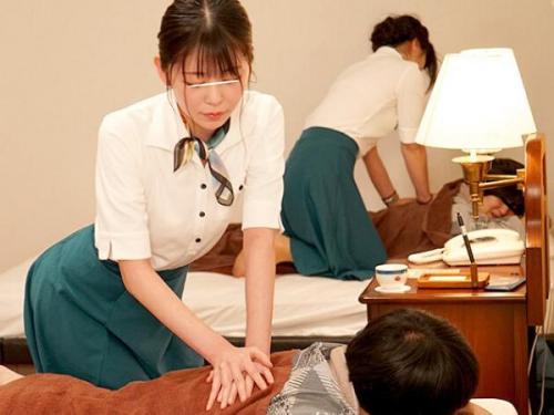 ＜マッサージ＞イタズラ大好きエチエチエステ嬢が隣にいる奥さんに隠れて旦那を誘惑し腰振りセックス！
