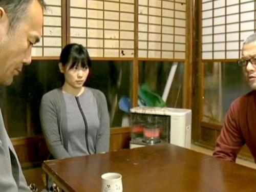 ＜ヘンリー塚本ｘ近親相姦＞妖艶ボディの巨乳美女が義父にねっとりハメられてイカされる！