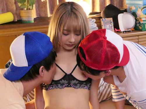 ＜河南実里ｘオネショタ＞エッチ大好きイマドキギャルが悪ガキたちに媚薬を飲まされ言いなり絶頂アクメ！