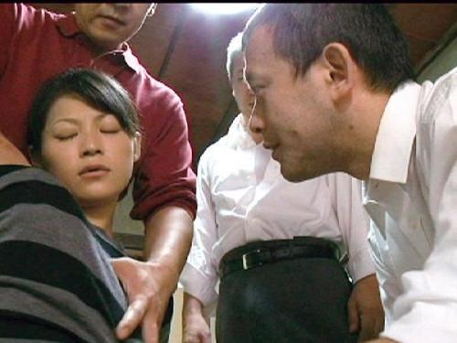 【ヘンリー塚本】＜隠し撮りｘ熟年女性＞欲望に溺れた体を抑えられず、故意に窃盗で捕まり他人の欲望を受け入れる奔放な女性！