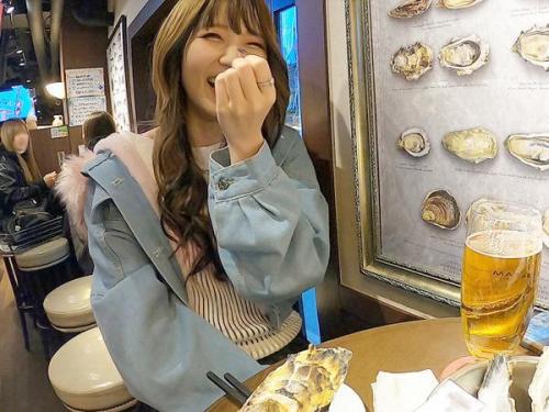 ＜ハメ撮りｘ素人＞チン〇大好き淫乱美少女がネットで知り合ったおじさんチン〇でハメまくる！