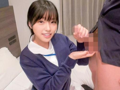 ＜素人ナンパｘナース＞夜勤続きで性欲溜まった美人看護師さんが優しい手コキでザーメン絞り！