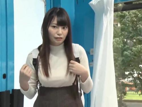 ＜マジックミラー号＞エチエチボディの美人お姉さんがウブな肉棒をゆっくりしごいてザーメン搾取！
