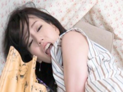 【スレンダー】「このチンポすごい…イクぅっ!!」人妻はイきたいお年頃。生活が潤ってもSEXはしたい！そんな人妻は他人のチンポで乱れて絶頂