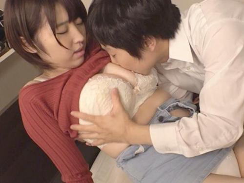 ＜松本菜奈実ｘ近親相姦＞迫力ボディの美少女姉が発育過剰なおっぱい揉まれて近親セックス！