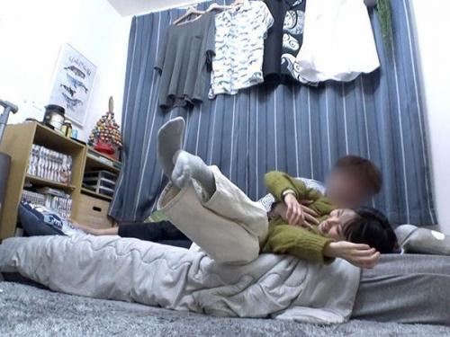 【セックス】熱いキスから始まる、毒舌美人の不動産事務員との情熱的な夜の物語！