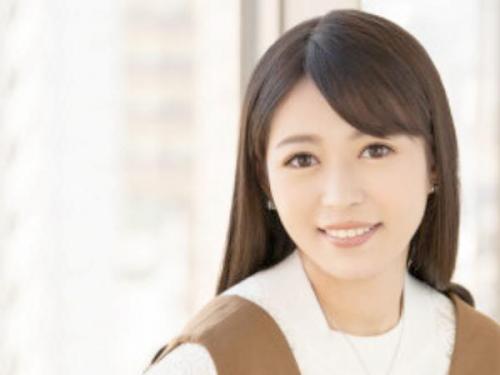 【人妻】「もっと突いて!♡」清楚な見た目の可憐妻は、快楽を求め続ける淫乱妻だった。ヤレるとなればマンコを濡らし、別人のように男を求める。彼女の本当の姿がここに…