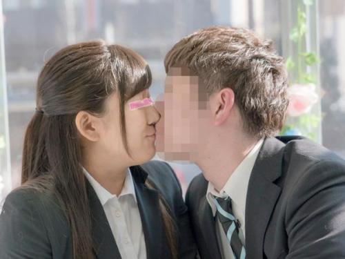 ＜マジックミラー号＞理性と性欲のはざまで勤務時間中にガチセックスを始めちゃう同僚男女‼　