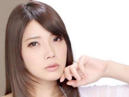 【父】「手伝ってあげる♡」童貞卒業は母親で！童貞を捨てたい息子の望みを叶える美人な母。手伝う程度と言いながら、息子が上達するまでしっかりサポート！