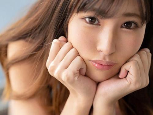 ＜AVデビューｘ飛鳥りいな＞男性経験の少ない巨乳美少女がたわわに実ったおっぱい揺らしてハメまくる！