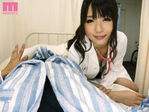 制服美少女が大胆に挑む！男子生徒を惑わし、熱い腰使いで虜にする小悪魔ギャルの誘惑ストーリー！禁断の情事が織りなす淫らな一夜に心奪われる