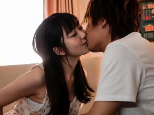 微笑みで恋人を圧倒するほどの過激な魅力を持つ彼女の親友に心奪われ、許されざる情事に溺れる背徳の快楽に身を委ねる！