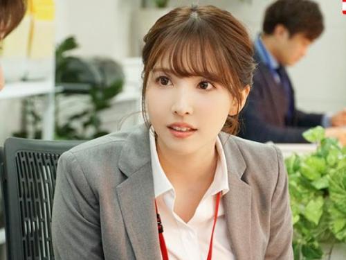 ＜三上悠亜＞極上ボディの美人社員が性欲旺盛な上司の肉棒でねっとりハメられイキまくる！
