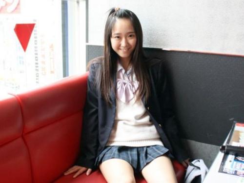 ＜ハメ撮りｘ女子校生＞いつまでハメたい年頃の制服美少女がパパ活おじさんのチンポを咥えて円光セックス！