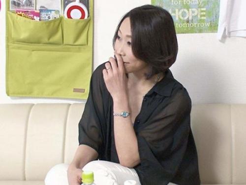 ＜人妻ナンパ＞長らくチン〇日照りな熟女おばさんが若い肉棒で発情マン〇にぶち込まれる‼