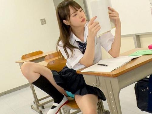 【小悪魔×JK】「ドキドキしてる？」と微笑みながら純白の下着を見せつけ、膨らんだ秘部で誘惑する超絶エロい美少女がたまらないｗ