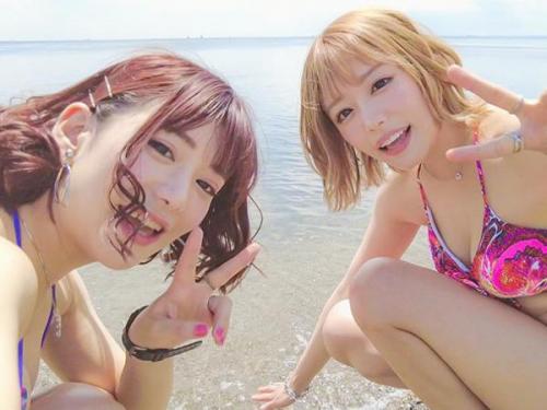＜浜崎真緒ｘ有村のぞみ＞いつでもハメたい年頃のギャル美女が逆ナンチン〇を漁って踊り食い‼