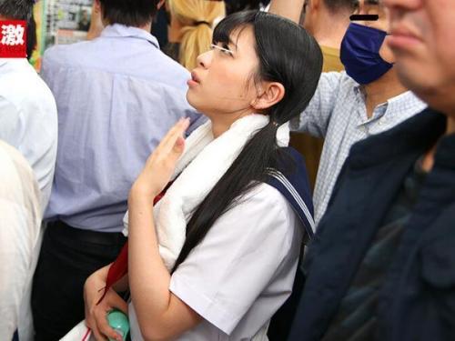 羞恥心あふれる少女を狙った痴漢の巧みな手管！エロな制服美少女JKが悶え苦しむ！