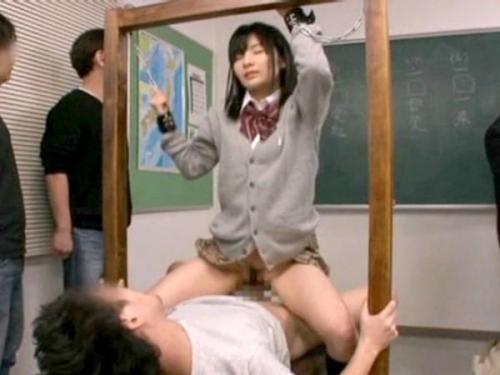 ＜弘前亮子ｘ公衆便女＞万年発情中のエチエチ美少女同級生に次々ハメｒたれる肉便器セックス‼