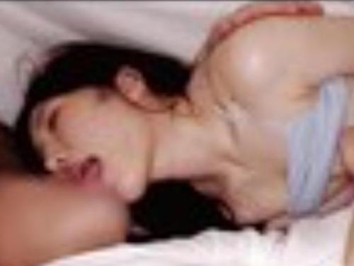 【NTR】成熟した女性の魅惑的な色香に抗えず、禁断の関係に溺れる背徳の夜。友人の彼女と密接な距離で交わるたび、理性は崩壊し、興奮は頂点に達する。