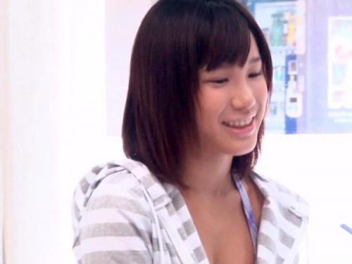 【水着】誘惑の美少女がビキニで現る！MM号のマッサージがもたらす甘美な時間、柚木夏波の官能的体験！