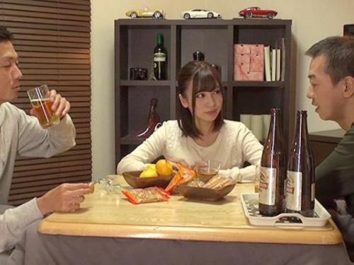 【挿入】「ダメなのに…♡」少しイタズラすると濡らす弟の嫁。弟が寝ている間に寝取ってやると、ギュッと締め付けてきたのでそのまま中出し！