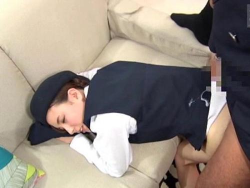 【ながえスタイル】解雇の不安を巧みに操り、魅惑的な人妻を誘う背徳の物語！夫のために上司に身を捧げる、欲望に溺れる官能的な人妻の物語！