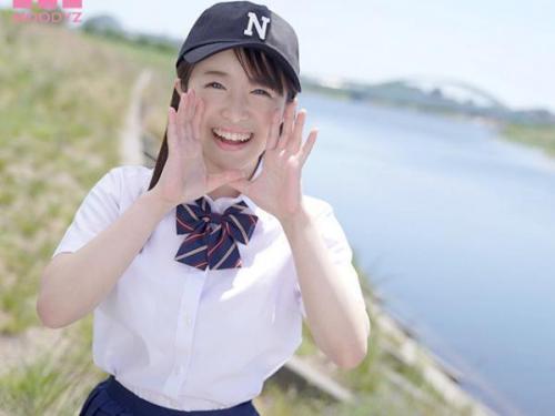 【美巨乳】情欲に溺れる野球部の女性マネージャーが、二つの男性器を順番に受け入れ、大胆な三人組の愛の行為に挑戦！