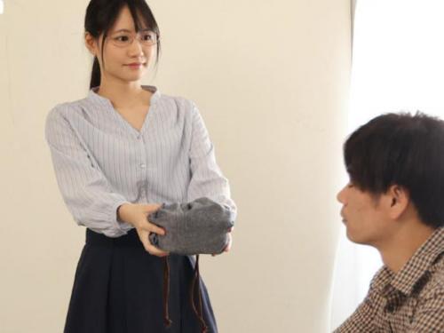 ＜伊賀まこ＞控えめ美人の女子大生が片想いの同級生に急接近のドスケベ濃厚セックス！