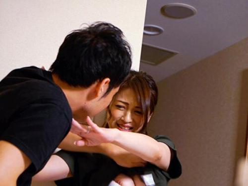 【盗撮】＜熟練の手技＞欲求不満の大人の女性が、訪れた男性の熱い欲望に触れて情熱的な交わりへ！