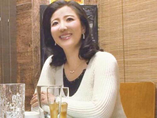 ＜相席居酒屋＞夫に相手にされずで性欲溜まった熟女おばさんが若い肉棒でドスケベセックス！