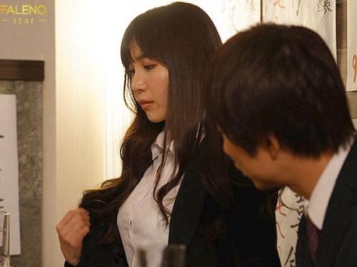 【女上司】「フェラで抜いてあげる♡」2発出しても足りない後輩は、シャワー中の上司に迫る。女上司は戸惑いながらも巧みなフェラで3発目を搾り取る