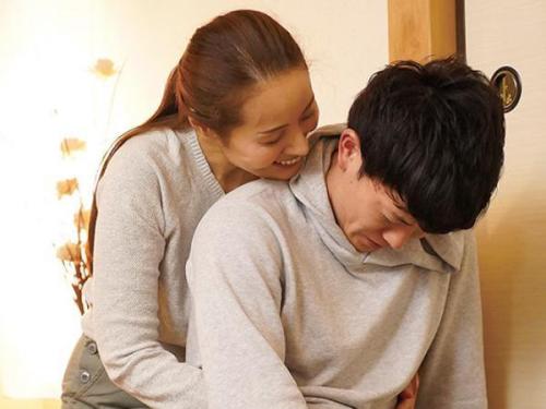 ＜西園寺美緒＞再婚夫のチンポだけじゃ物足りない淫乱妻が義理の息子に夫婦の営み見せつけ誘惑セックス！