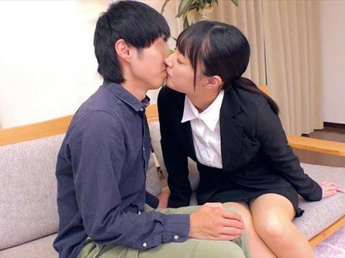 【素人ナンパ】「私でいいの？♥」丸顔の可愛らしい教育実習生が生徒を初体験へと導く！処女ペニスが膣内で射精される豊満な巨乳美女