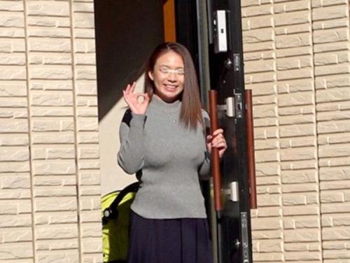 ＜マジックミラー便＞MM便で背徳の快楽を知った三十路人妻が自宅に他人棒を招いて濃厚不倫セックス！